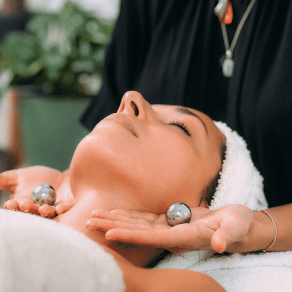 face-massage-with-chinese-meditation-balls face-massage-with-chinese-meditation-balls